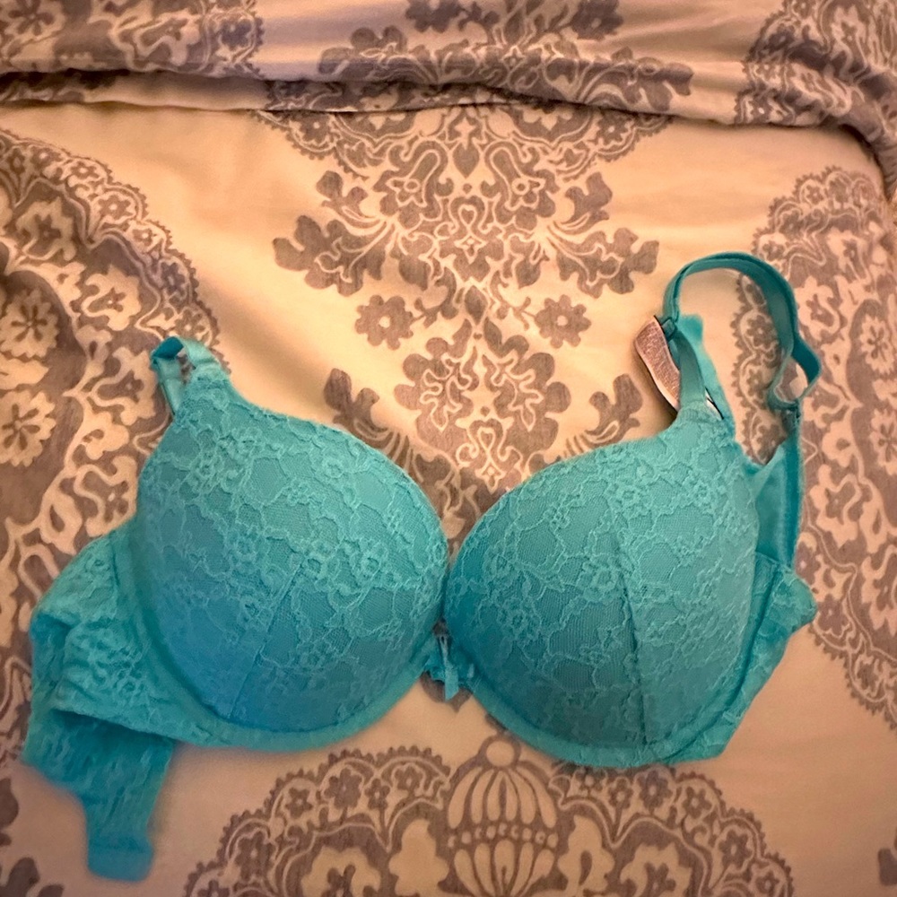 Victoria’s Secret push-up bra 34D